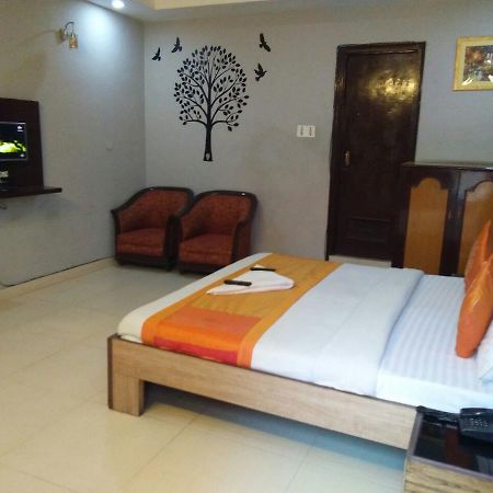 Hotel Samridhi Palace Juhi Bari Екстер'єр фото