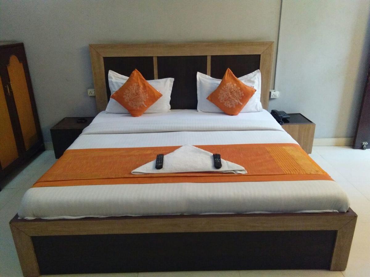 Hotel Samridhi Palace Juhi Bari Екстер'єр фото