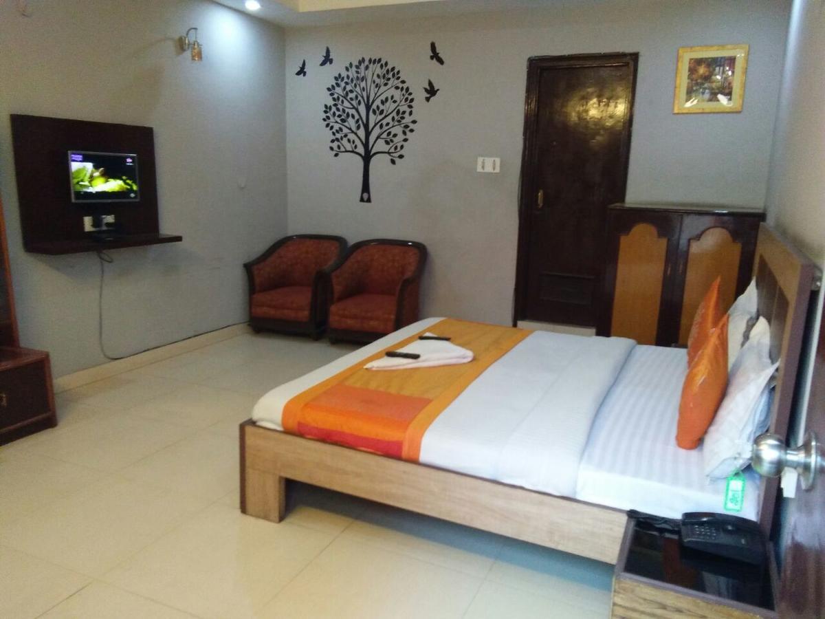 Hotel Samridhi Palace Juhi Bari Екстер'єр фото