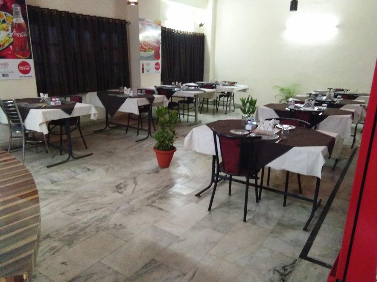 Hotel Samridhi Palace Juhi Bari Екстер'єр фото