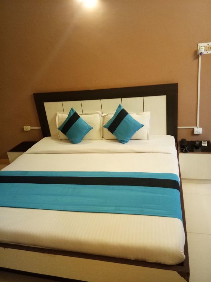 Hotel Samridhi Palace Juhi Bari Екстер'єр фото
