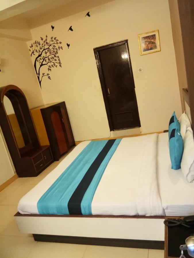 Hotel Samridhi Palace Juhi Bari Екстер'єр фото
