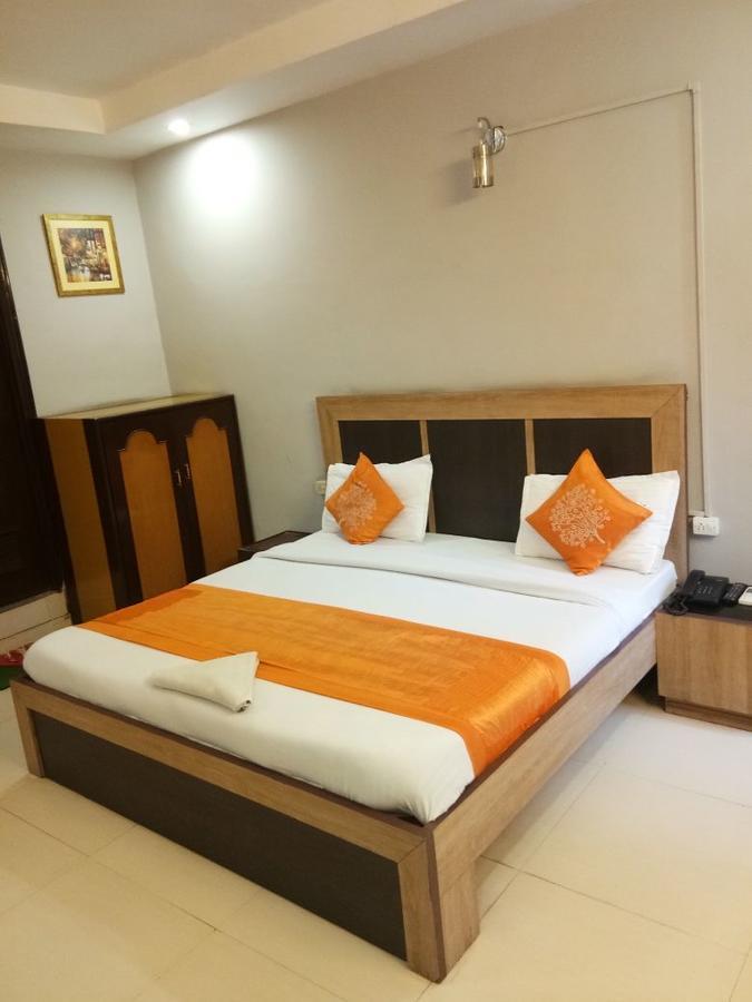 Hotel Samridhi Palace Juhi Bari Екстер'єр фото